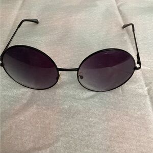 Chic Black Round Sunglasses